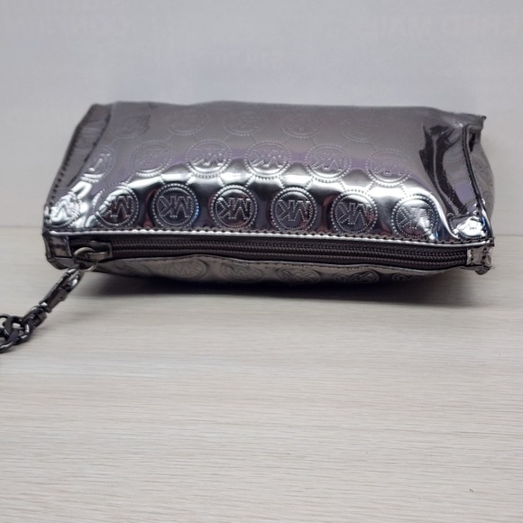 Michael Kors Silver Metallic Makeup Bag With Detachable Charm Pull Key Chain - Picture 9 of 14